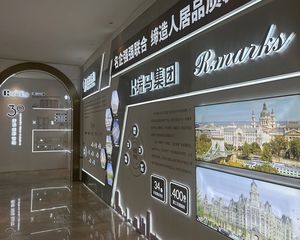 公用瑞马君悦4室2厅南北