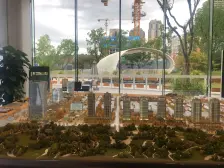 站在大厅观远方,四代同堂乐呵呵,路网条条多便捷