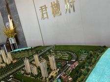 地铁口大三房,功能齐全,中间好楼层。