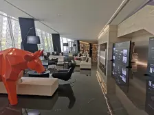 全玻璃幕墙大平层 安静的一栋