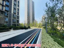 北站旁湘江城际空间站绿地 紧挨地铁三号口