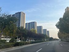 云庐一期中间楼层 车位一个 有钥匙可贷款 交通便利