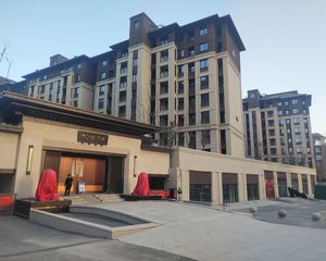 园林小区,次新房,好楼层,精装三室视野好