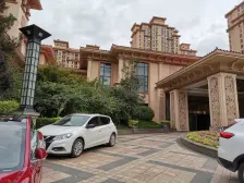 公园旁 三叶草户型带入户花园 带阁楼