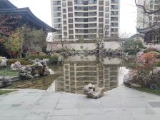 小区中间位置 沿河景观 采光无遮挡