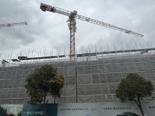 一步到位,中铁建大四房,中芯位置!客厅可以打篮球!