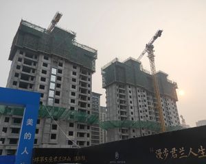 一梯一户大平层,精装修三室 园林式小区环境 诚心出售