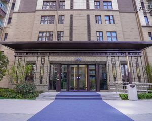 70平花园洋房带二个车位5.4层高地下室地铁口1千米