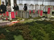 国企新小区,户型方正,轻轨旁,交通便利,自持物业