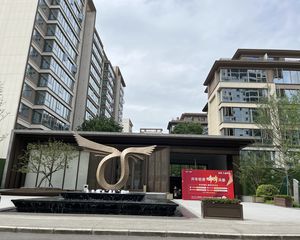 龙湖·九里名邸5室1厅西南