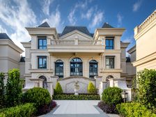 西太湖稀缺法式联排别墅 带花园露台 300万起找我享优惠