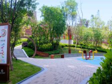 城际列车站旁 三环路口 小区旁有6大公园 生态环境很好