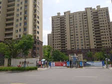 精装修拎包入住,书包房,花园位置,近轨交,采光足
