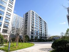 新鸿广场视野开阔、采光好,配套设施齐全,交通便利