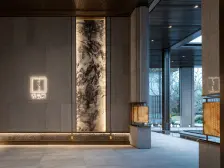 汽博龙湖次新房,品质物业,带入户花园220平。