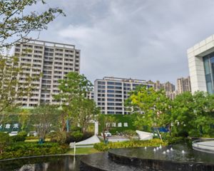 陶冲湖畔阅湖登科户型好环境好
