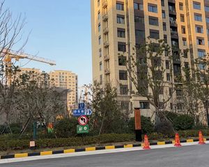 次新小区,业主诚售,带固定车位,看房随时