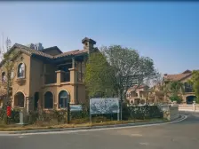 湘江新区暮云大桥旁,临江叠层。黄家湾地铁口旁