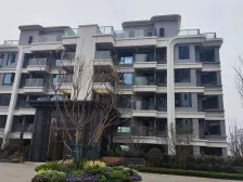 融创茂旁边,顶跃带大露台,视野开阔,无遮挡,采光好