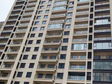 业主急售,楼栋位置好,不临路,采光好,两梯三户设计