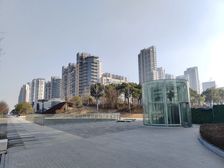 主卧朝南,环境优美,交通便利,居家装修