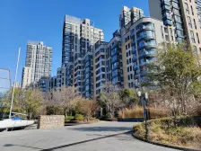 可以看到长滩瀑布公园和江景的房子,一梯两户得房率高