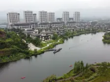 此房满2年,近轻轨出入口,临公园,低总价正两房。