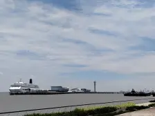 上海长滩,江景房,精装带地暧,随时看房。