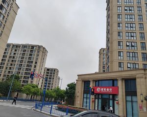 此房户型手续齐全,格局好,采光好,无遮挡,出行方便