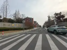 此房手续齐全,格局好,采光好,无遮挡,出行方便