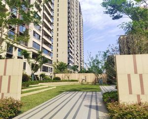 位置好,沿河路,旁边毛坯两房,前后无挡