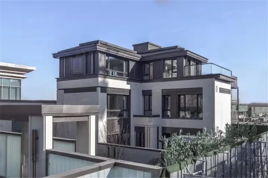 北湖精装修 中海龙玺 地铁沿线 下楼就是