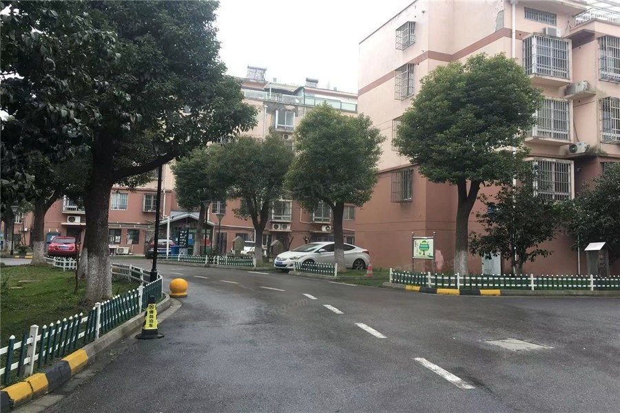 中装两房,近地 铁,中间楼层,房东诚心出售,苏州园区娄葑东振小区二手