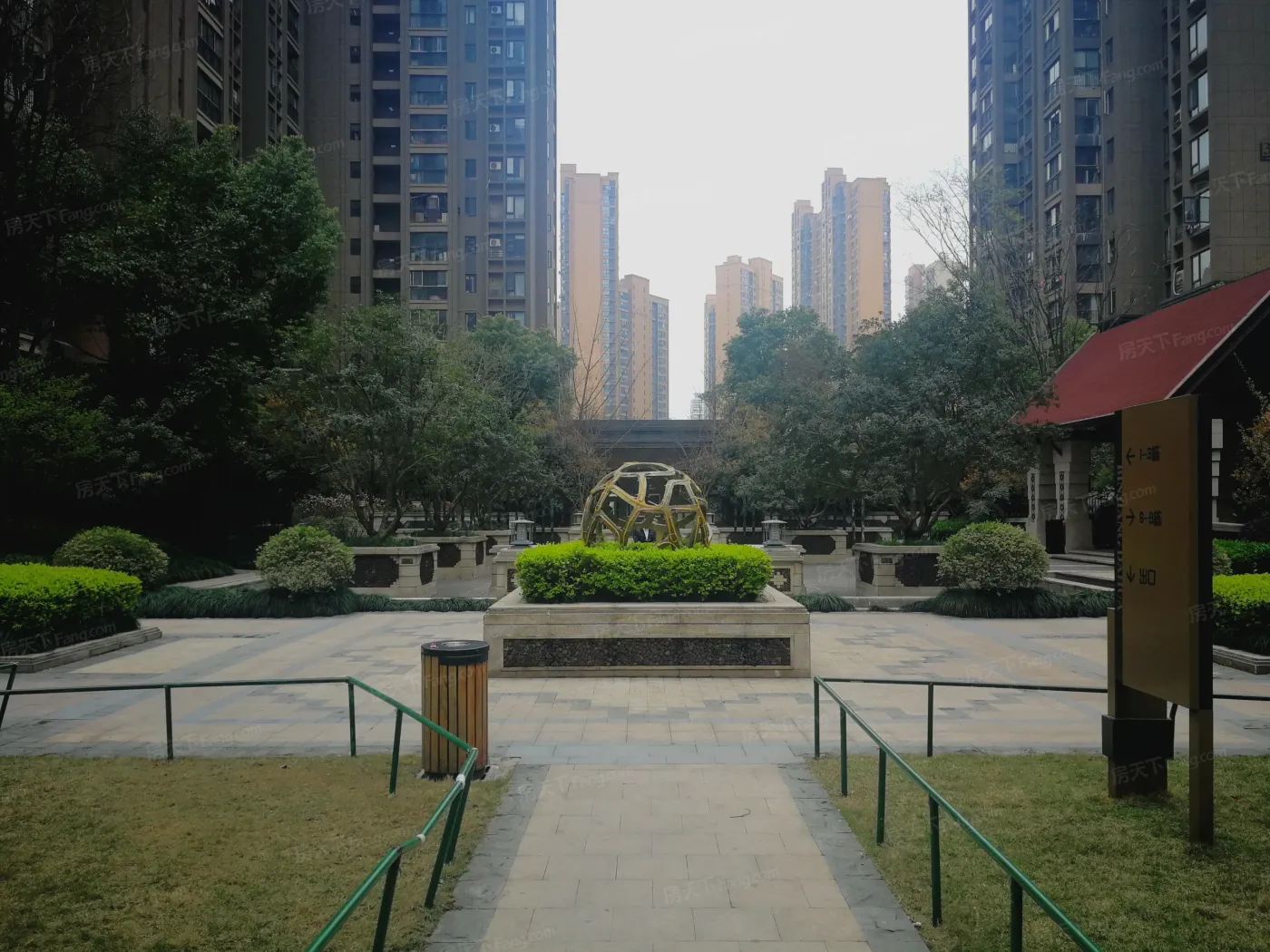 大华毛坯两室 可塑性高 楼层好 视野开阔!