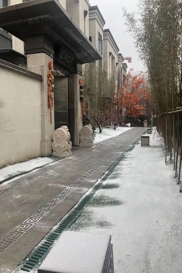 蓝光雍锦王府项目均价16000元平方米主力户型为160平18952平3居4居