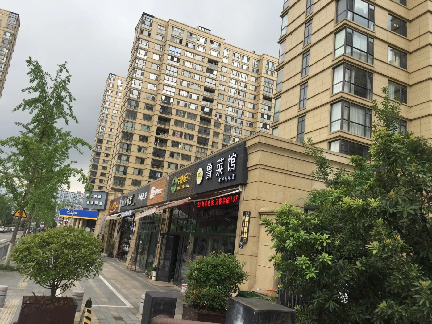 《房东急用资金,急卖价格可谈,车位》位置楼层好,看房随时