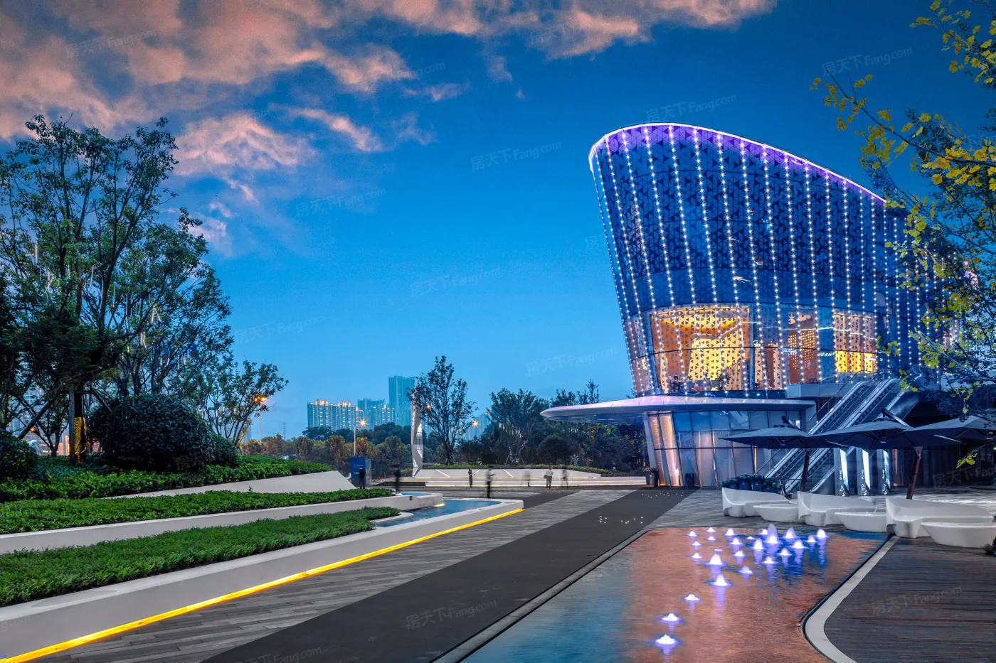 实景图:营销中心夜景