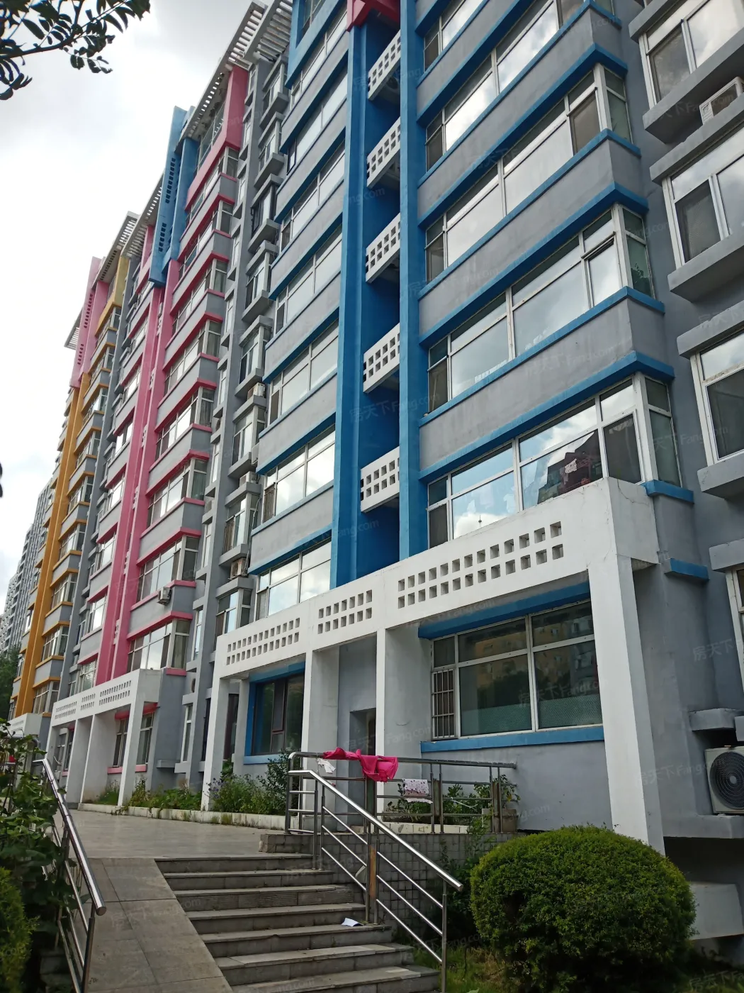 鸿城国际买房租房找人气经纪人更安心