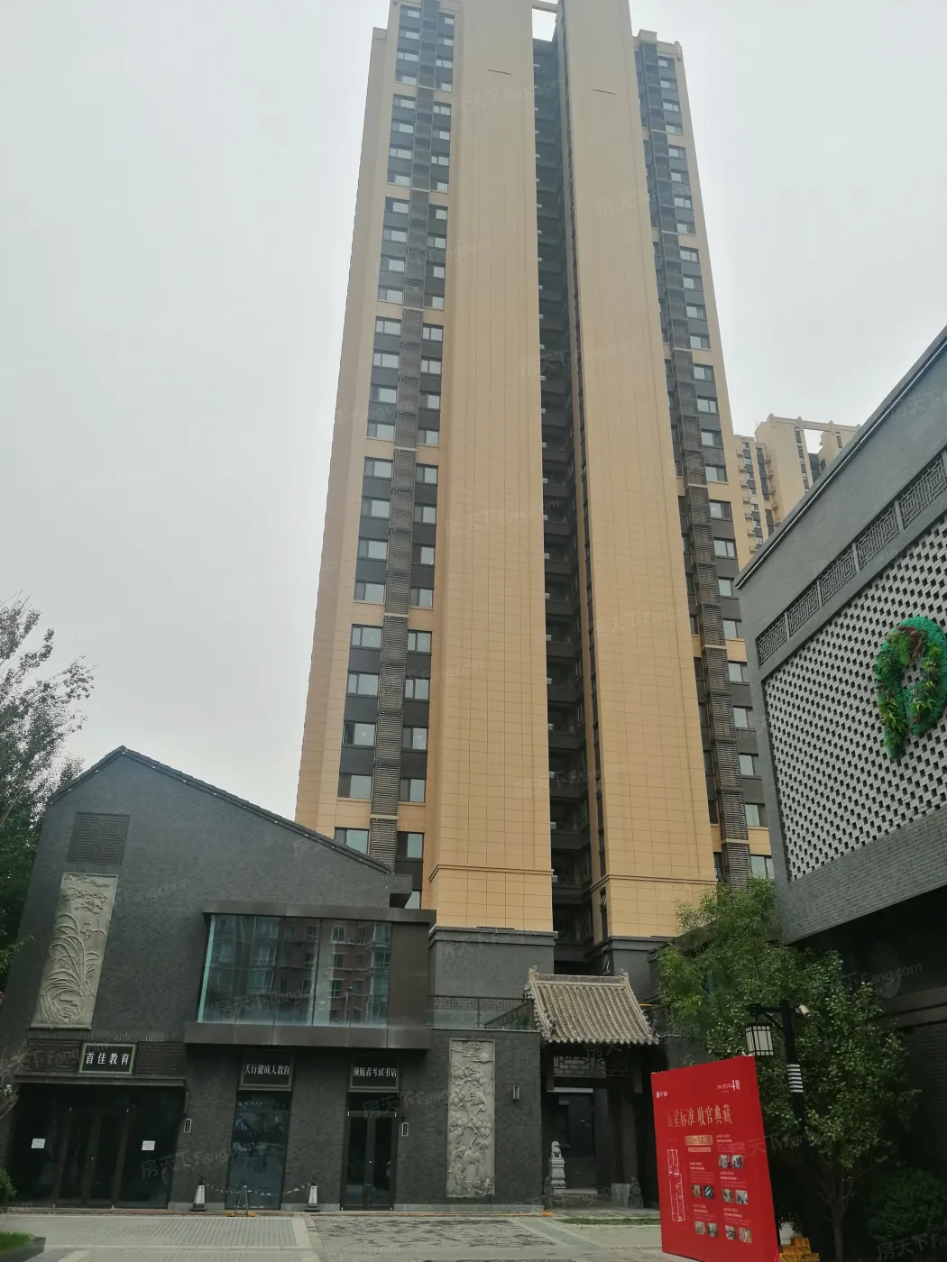 保利壹号公馆四期起价7095元㎡主推83122㎡户型