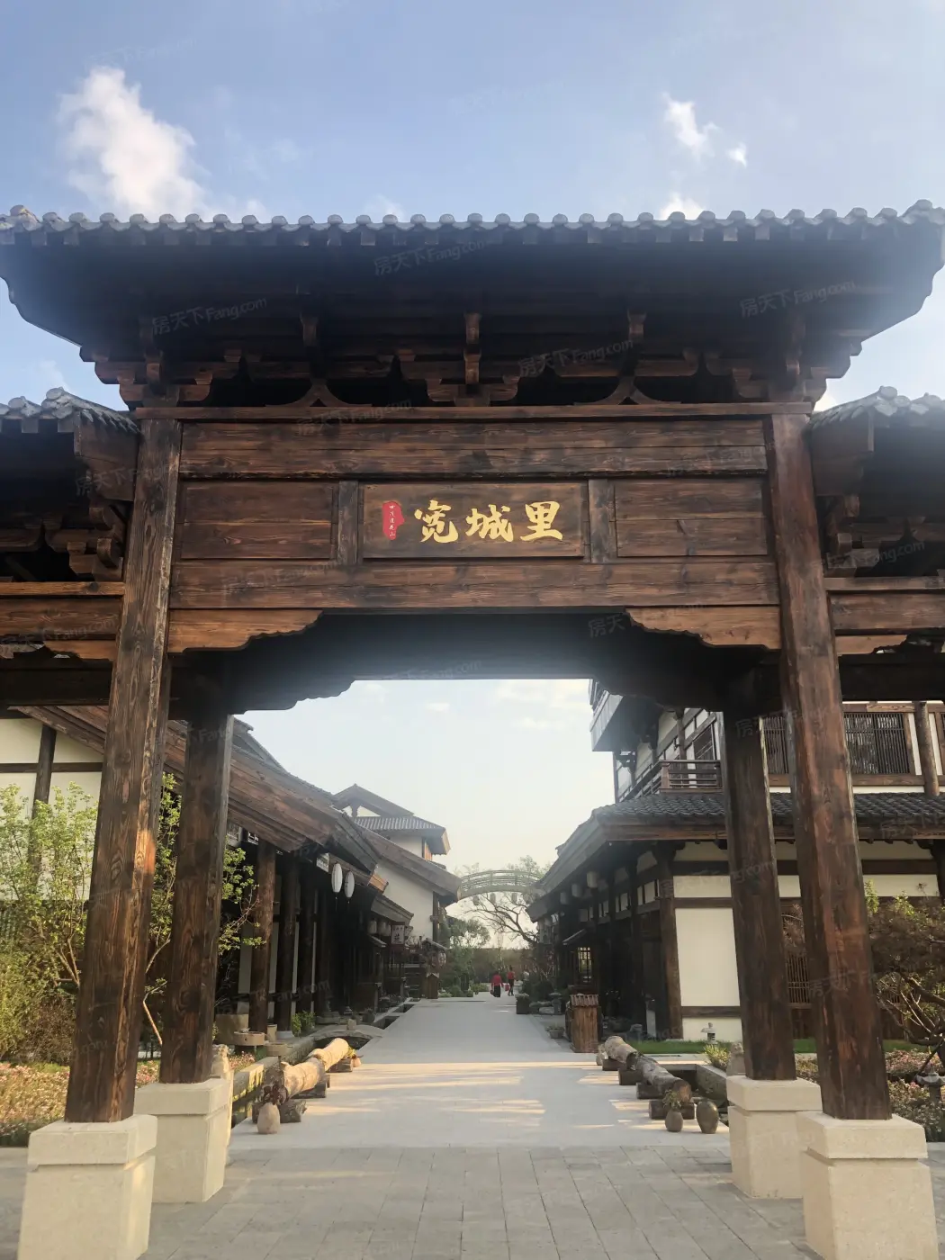 世茂莲花山小镇125平米叠拼样板间对外开放_世茂四季莲花山-长春房