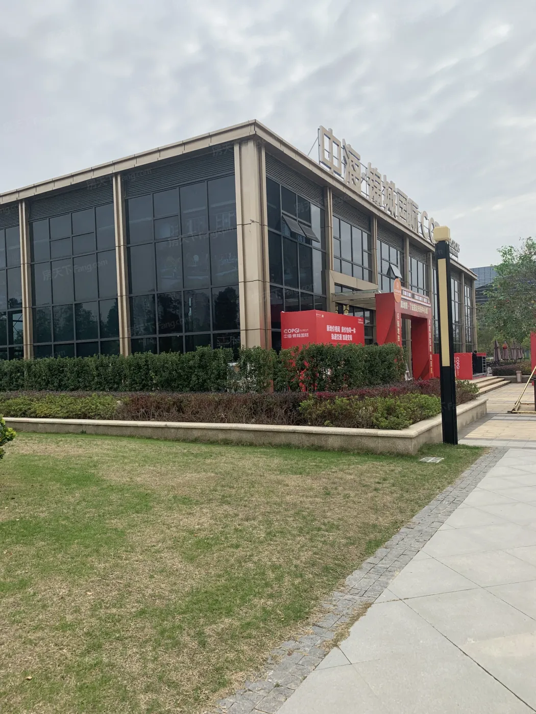 中海·锦城国际营销中心地址:葛店开发区高新大道与发展大道交汇处