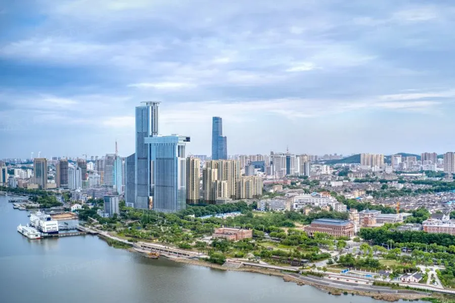 江河汇广场均价为:12000元/平方米