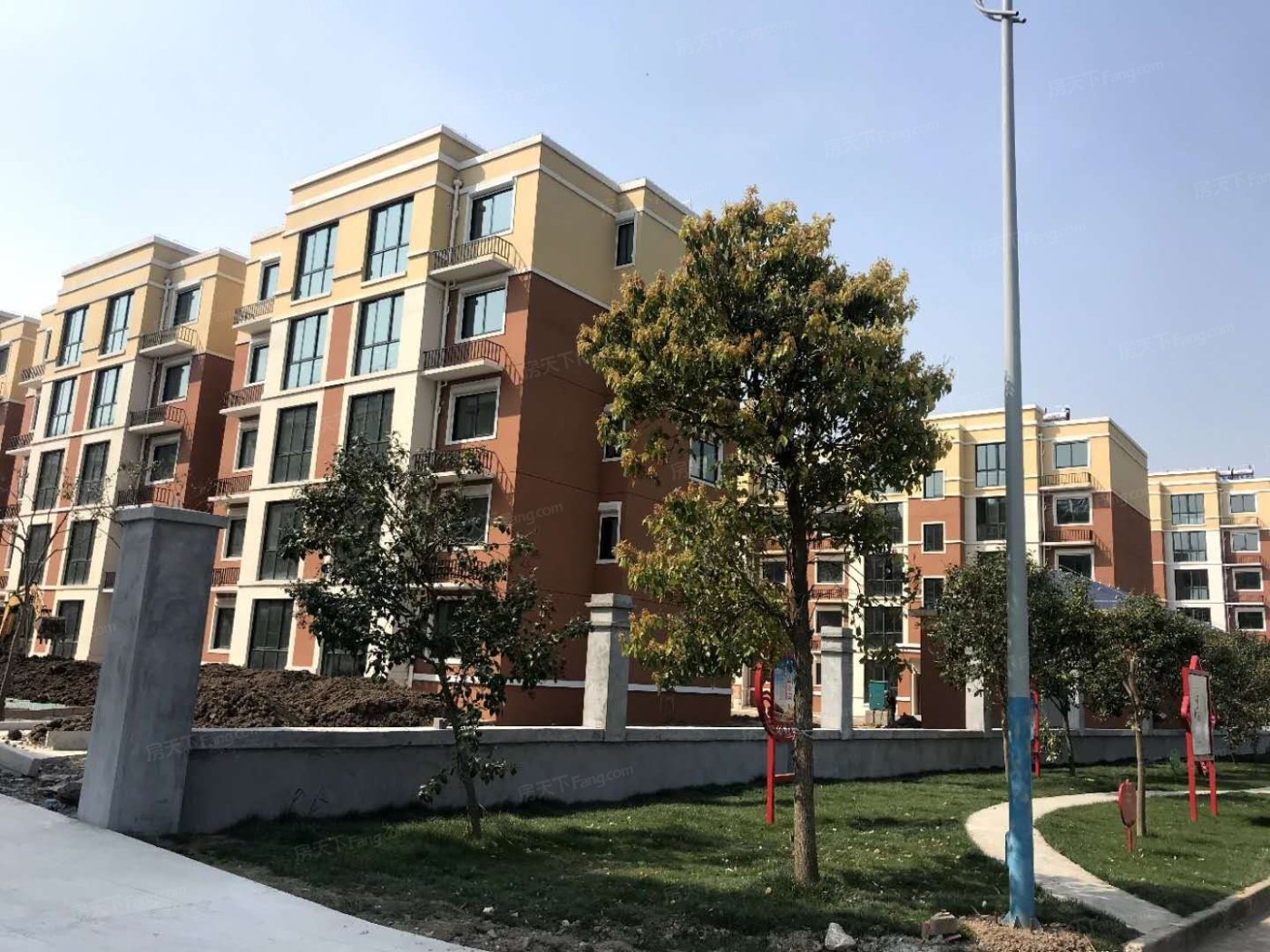 御龙苑规划27栋多层拥有两个出入口