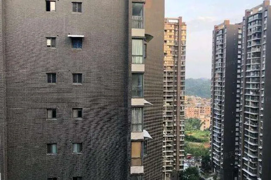 西城国际是灌云县新高置业发展有限公司开发,华信建安承建.