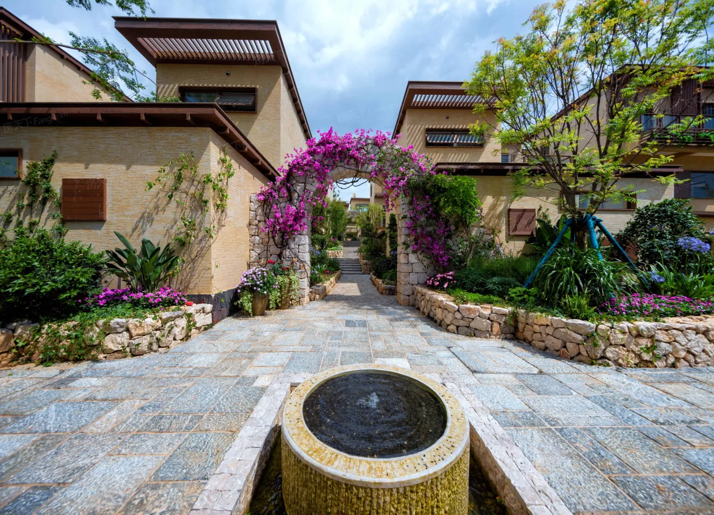 滇池南湾未来城五渔邨小镇臻装度假屋在售均价7000元平米起