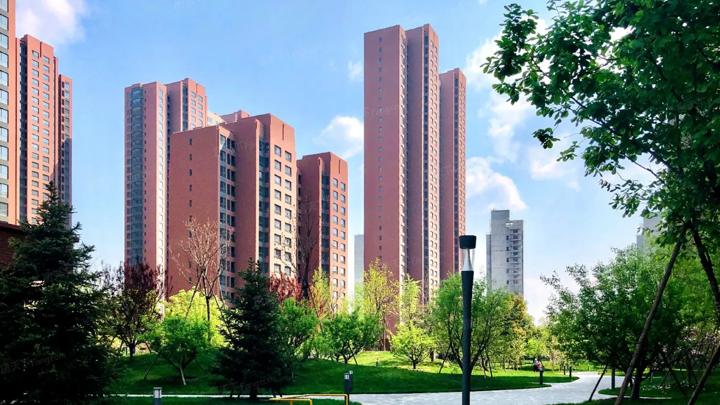 嘉都 豪华装修三居室2000包物业包取暖 随时看房