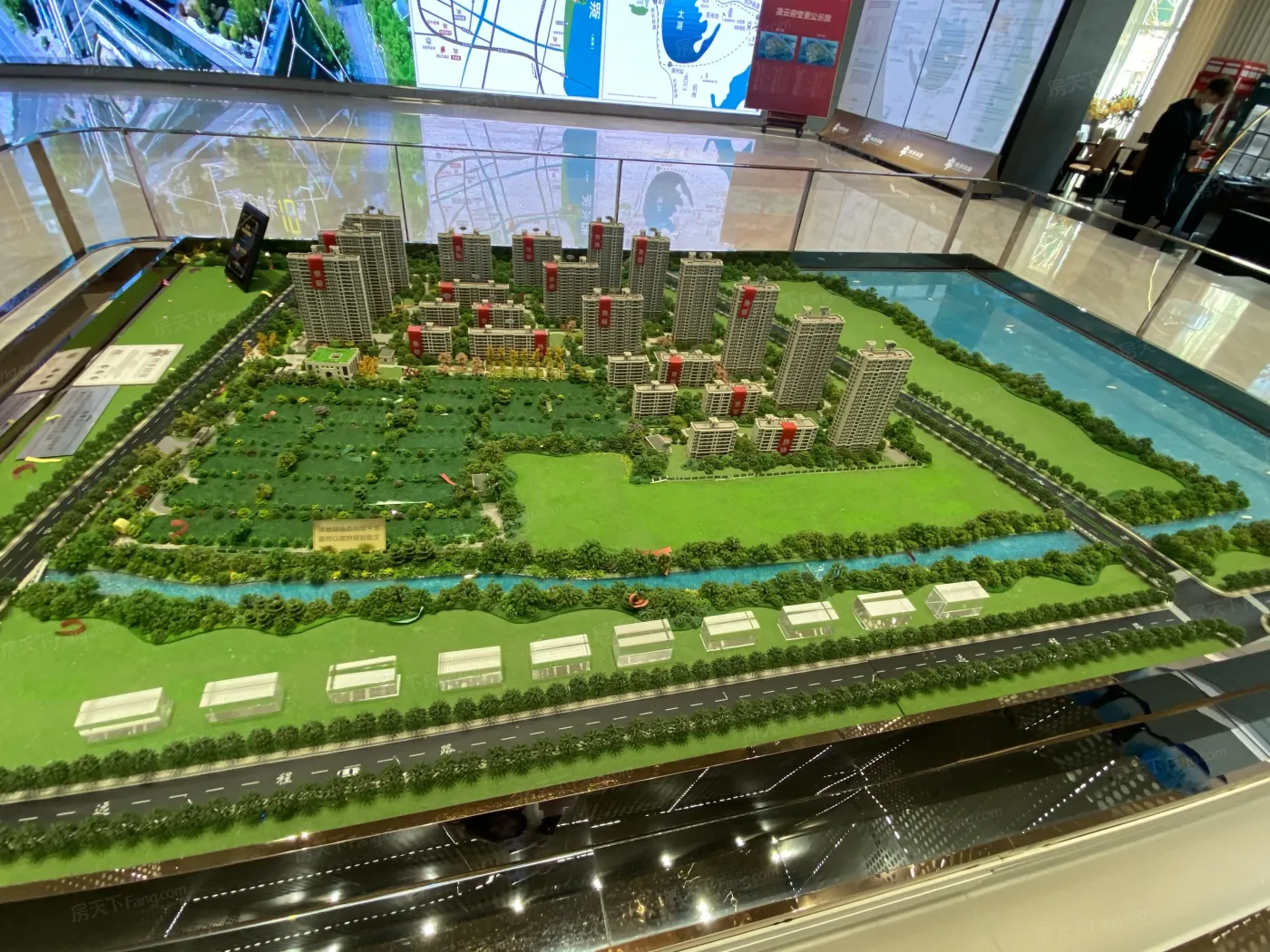 绿地四季印象性价比极高的房子,现在预订更有优惠哦