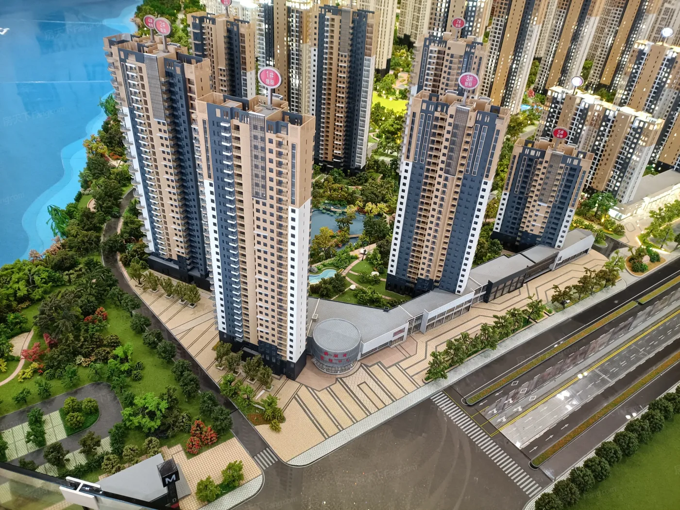 鹏湖湾位于:武汉市江夏区文化大道地铁7号线大花岭站d出口50米