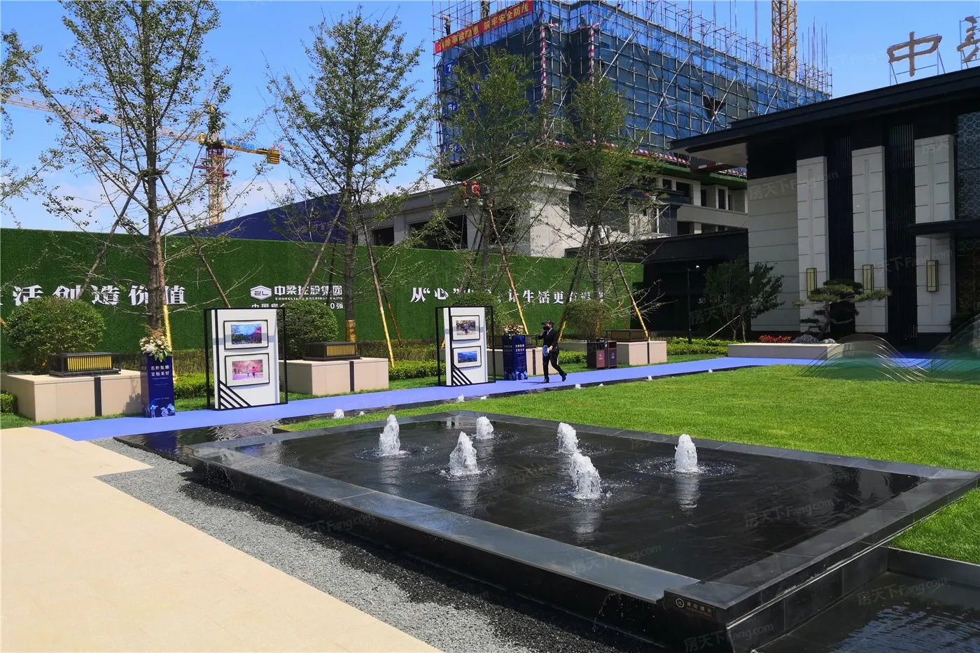 实景图:售楼处门前景观实景图