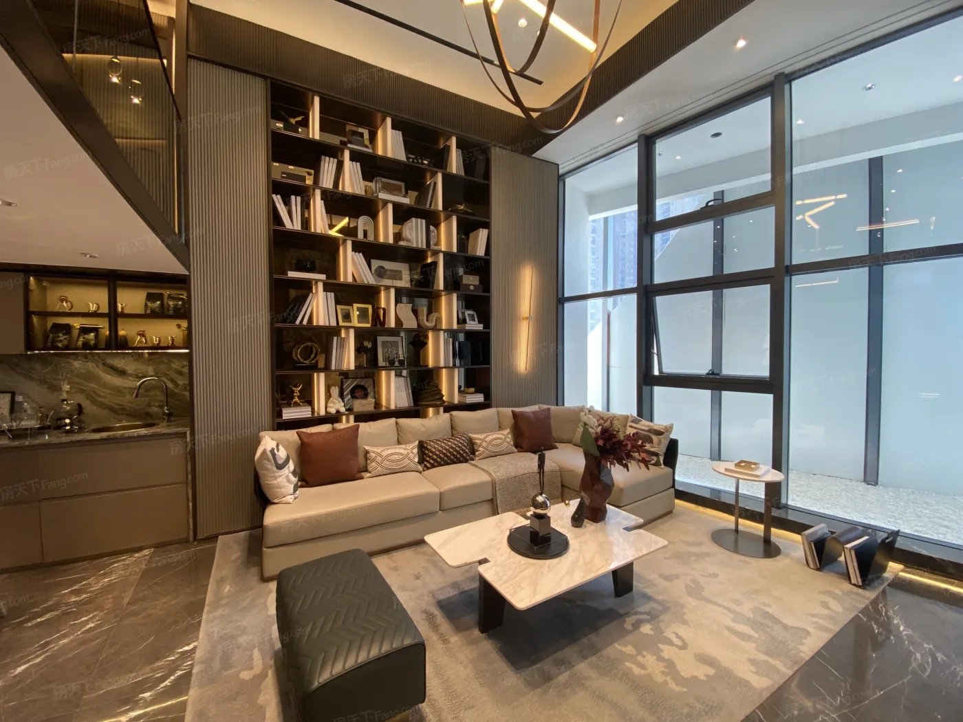 龙湖清能天奕公馆在售建面约3699平米毛坯公寓